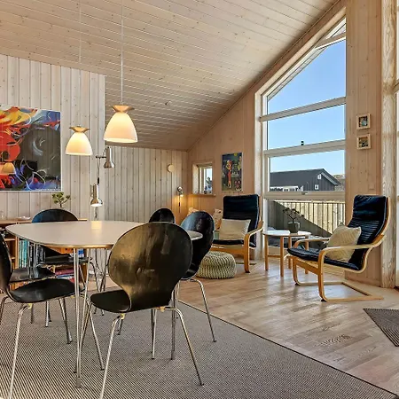 Skont Med Braendeovn Taet Pa Havet Sj875 Vakantiehuis Harboør