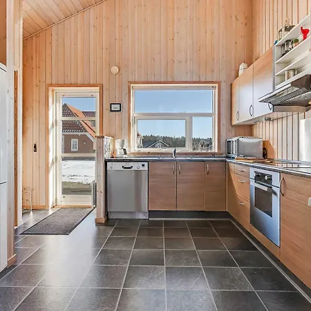 Skont Med Braendeovn Taet Pa Havet Sj875 Vakantiehuis *